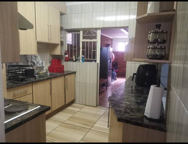 3 BEDROOM HOUSE FOR SALE IN BERTON PARK